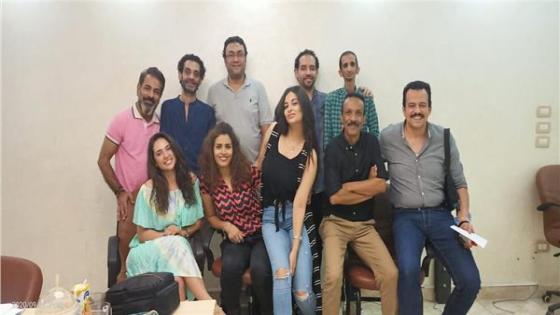 أبطال مسلسل الأسد يقوموا بوضع اللمسات الأخيرة خلال جلسة تصوير المسلسل