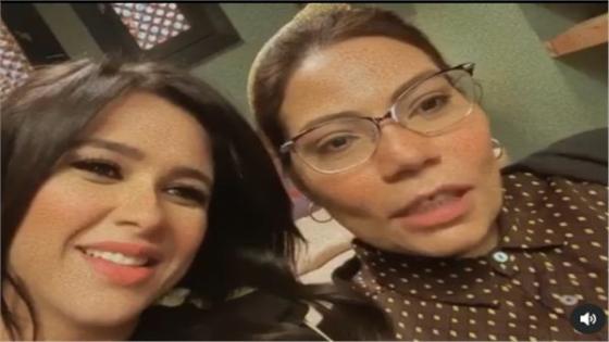 الفنانة ايمان السيد مع الفنانة ياسمين عبدالعزيز بكواليس المسلسل
