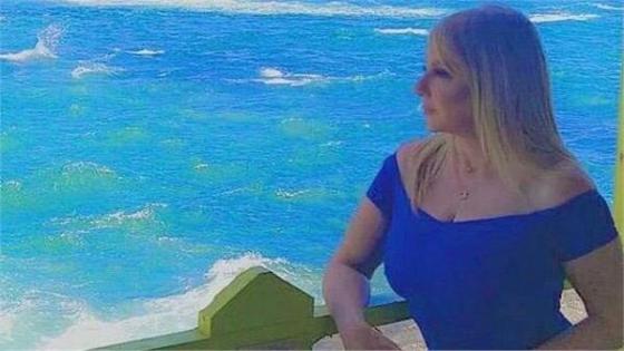 الفنانة ندى بسيوني تظهر فاتنة بإطلالة الزهري في الإسكندرية