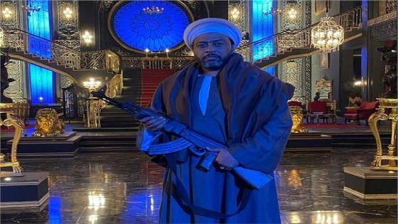 الفنان محمد جمعة ينشر صورة له من مسلسل نسل الأغراب