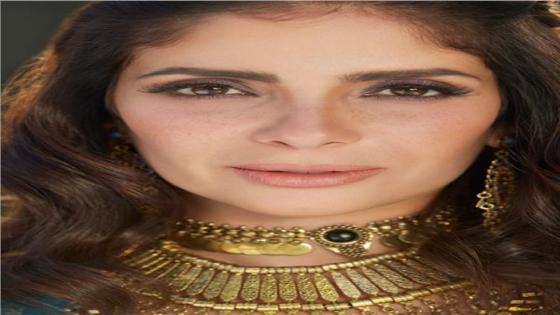 تكريم الفنانة مني زكي في مهرجان القاهرة السينمائي بجائزة فاتن حمامة