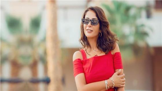 الفنانة مني زكي تكثف تصوير دورها في مسلسل تقاطع طرق