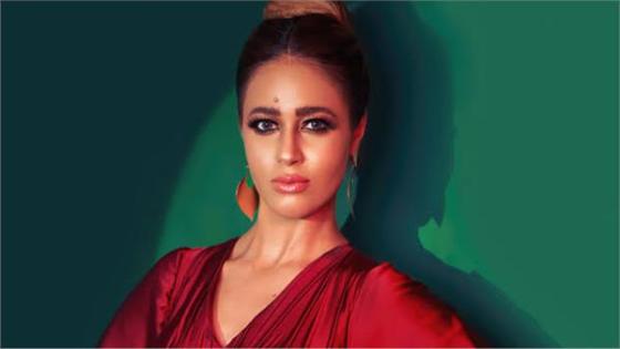 الفنانة رنا سماحة توضح سبب تفاؤلها بأغنية 7 رجالة