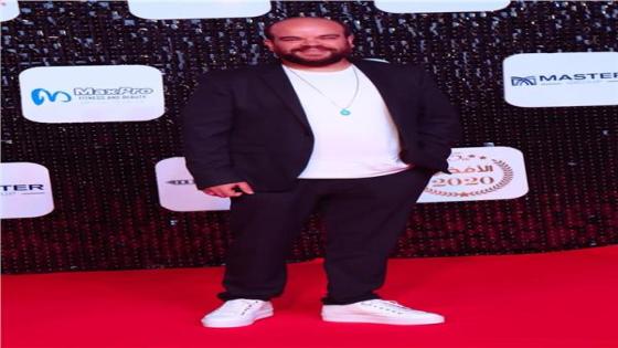 الفنان محمد عبد الرحمن يحصل على جائزة أفضل مسلسل أونلاين