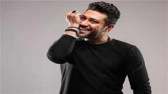 الفنان محمد عز يقوم بغناء أغنية يا معدي في كواليس مسلسل المداح