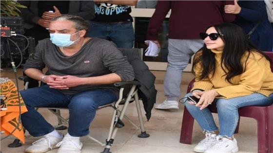 المؤلفة انجي علاء تنشر صورة من تصوير مسلسل كوفيد 25
