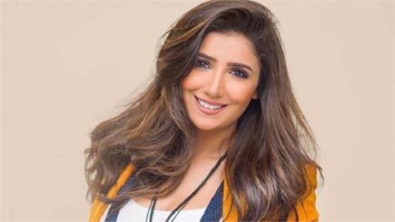 مي عمر توضح سبب مجيء عادل إمام لها في أيام التصوير