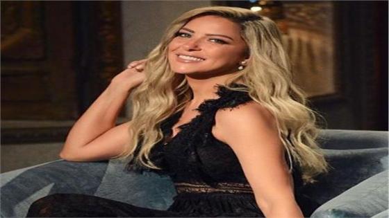 الفنانة ريم مصطفى بإطلالة متميزة وجذابة وتوجه رسالة للجمهور