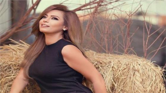 داليا مصطفى تحتفل بانتهاء تصوير فيلم قبل الأربعين مع فريق العمل