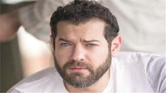 عمرو يوسف يتغازل في زوجته كندة علوش بأغنية عمرو دياب