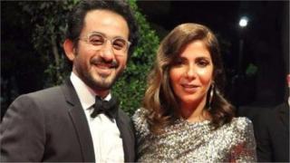 تعليق الفنان أحمد حلمي للفنانة منى زكي بسبب أفيش فيلمها “الصندوق الأسود”