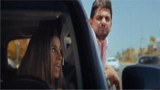 الفنانة دينا الشربيني تروج لأحدث أفلامها بعنوان ثانية واحدة