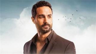 الفنان كريم فهمي يوجه رسالة للاعب السابق أحمد حسام ميدو