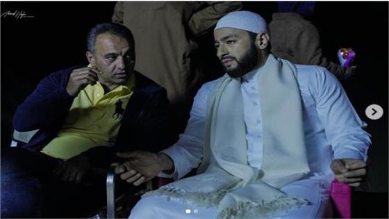 حمادة هلال مع المخرج أحمد سمير فرج في كواليس مسلسل المداح