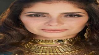 تكريم الفنانة مني زكي في مهرجان القاهرة السينمائي بجائزة فاتن حمامة