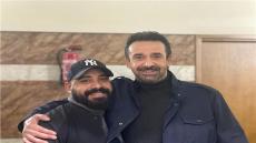 المؤلف هاني سرحان مع الفنان كريم عبد العزيز في كواليس مسلسل الاختيار 2